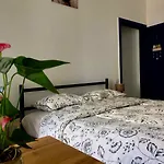 Pranayama Sea View Room- Shared Bathroom בית הארחה בארי
