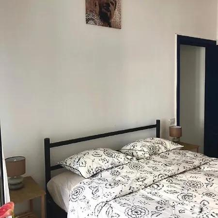 Guest house Pranayama Sea View Room- Shared Bathroom *